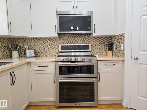 22 Dunfield Crescent, St. Albert, AB - Indoor Photo Showing Kitchen With Upgraded Kitchen