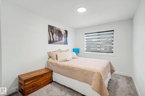 3363 Orchards Link Link Sw, Edmonton, AB - Indoor Photo Showing Bedroom