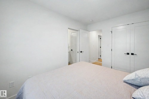 3363 Orchards Link Link Sw, Edmonton, AB - Indoor Photo Showing Bedroom