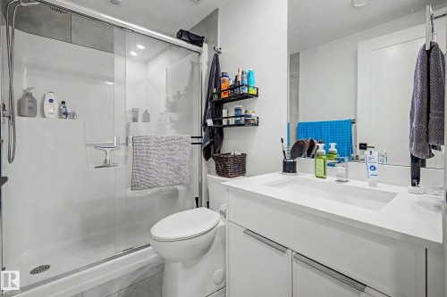 3363 Orchards Link Link Sw, Edmonton, AB - Indoor Photo Showing Bathroom