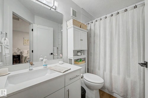 3363 Orchards Link Link Sw, Edmonton, AB - Indoor Photo Showing Bathroom