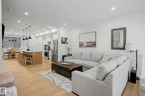 3363 Orchards Link Link Sw, Edmonton, AB - Indoor Photo Showing Living Room