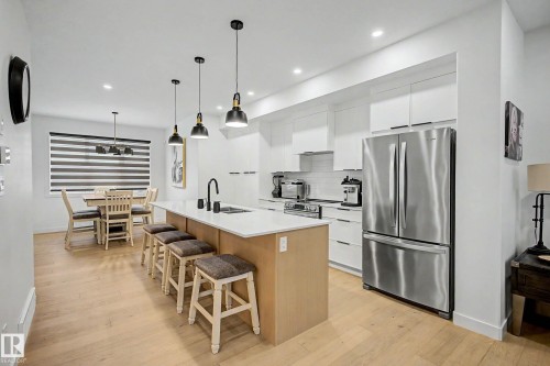3363 Orchards Link Link Sw, Edmonton, AB - Indoor Photo Showing Kitchen With Stainless Steel Kitchen With Upgraded Kitchen