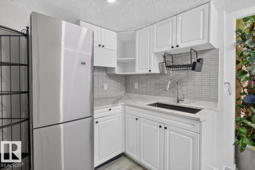 Kitchen - #18 345 Kirkness Rd Nw, Edmonton, AB - Indoor Photo Showing Kitchen