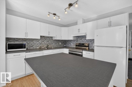 Kitchen - #18 345 Kirkness Rd Nw, Edmonton, AB - Indoor Photo Showing Kitchen With Upgraded Kitchen
