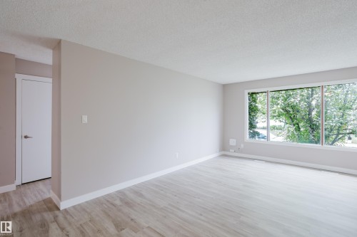 11916 152A Avenue, Edmonton, AB - Indoor Photo Showing Other Room