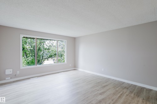 11916 152A Avenue, Edmonton, AB - Indoor Photo Showing Other Room