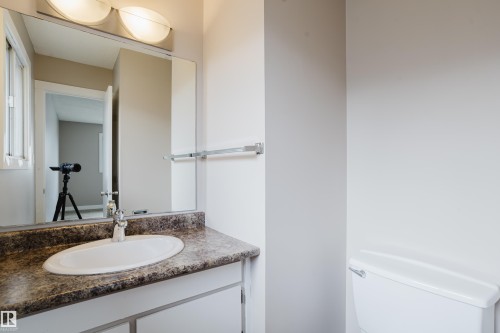 11916 152A Avenue, Edmonton, AB - Indoor Photo Showing Bathroom