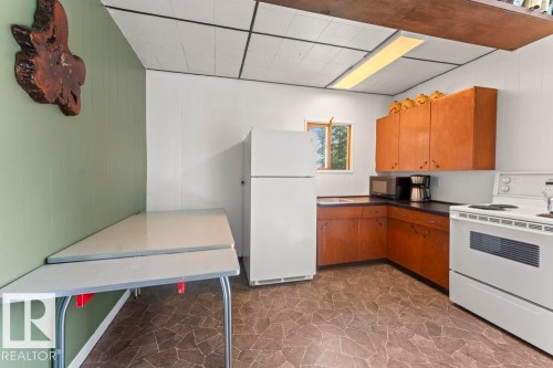 A&B 11031 Hghway 28, Rural St. Paul County, AB - Indoor Photo Showing Kitchen