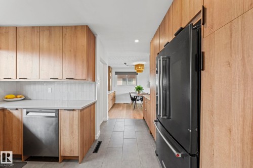 5707 95 Avenue Nw, Edmonton, AB - Indoor Photo Showing Kitchen