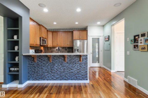 1607 Kerr Road Nw, Edmonton, AB - Indoor Photo Showing Kitchen