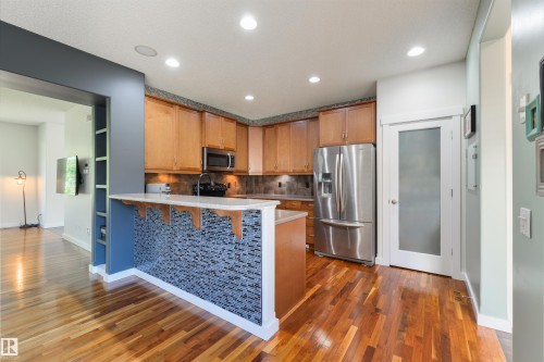 1607 Kerr Road Nw, Edmonton, AB - Indoor Photo Showing Kitchen