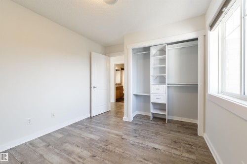 1607 Kerr Road Nw, Edmonton, AB - Indoor Photo Showing Other Room