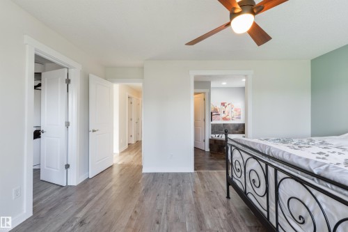 1607 Kerr Road Nw, Edmonton, AB - Indoor Photo Showing Bedroom