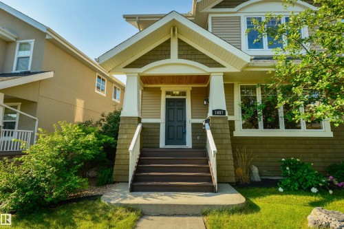 1607 Kerr Road Nw, Edmonton, AB - Outdoor With Facade