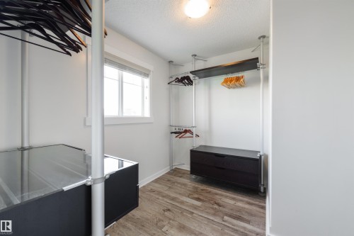 1607 Kerr Road Nw, Edmonton, AB - Indoor Photo Showing Other Room