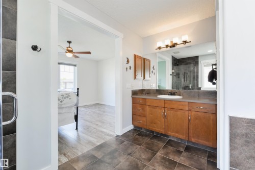1607 Kerr Road Nw, Edmonton, AB - Indoor