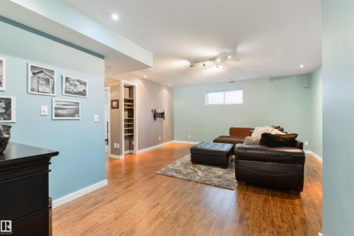 1607 Kerr Road Nw, Edmonton, AB - Indoor