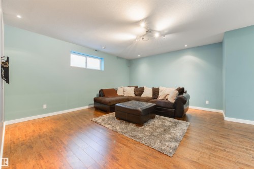 1607 Kerr Road Nw, Edmonton, AB - Indoor Photo Showing Living Room