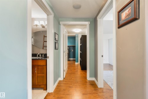 1607 Kerr Road Nw, Edmonton, AB - Indoor Photo Showing Other Room
