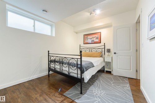 1607 Kerr Road Nw, Edmonton, AB - Indoor Photo Showing Bedroom