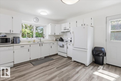 116 Cameron Crescent, Wetaskiwin, AB - Indoor Photo Showing Kitchen