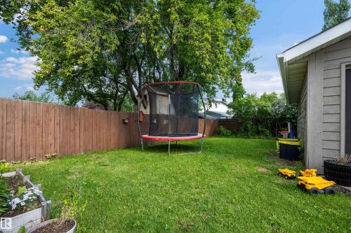 Expansive green lawn provides ample outdoor space - 4810 55 Avenue, Beaumont, AB - Outdoor