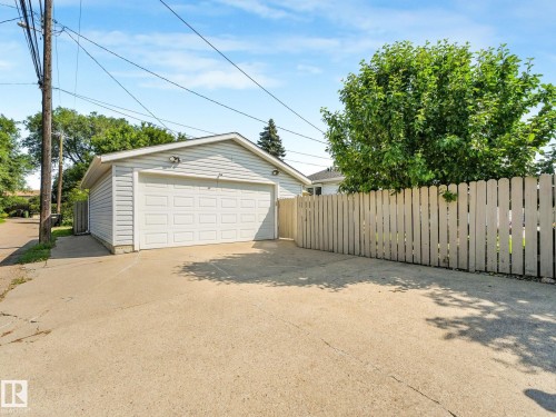 9528 54 Street Nw, Edmonton, AB - Outdoor