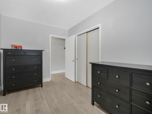 9528 54 Street Nw, Edmonton, AB - Indoor