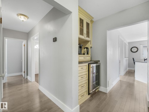 9528 54 Street Nw, Edmonton, AB - Indoor