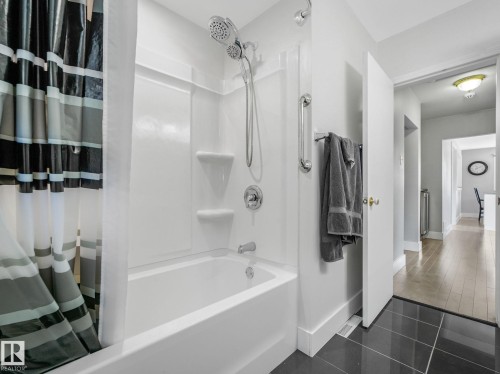 9528 54 Street Nw, Edmonton, AB - Indoor Photo Showing Bathroom