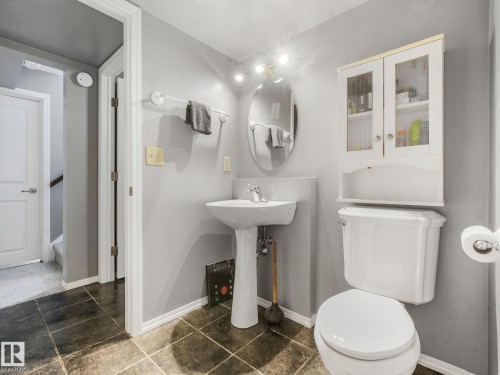 9528 54 Street Nw, Edmonton, AB - Indoor Photo Showing Bathroom