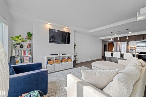 #1104 9720 106 St Nw, Edmonton, AB - Indoor Photo Showing Living Room