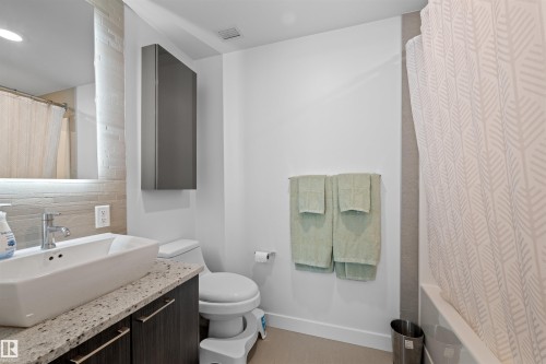 #1104 9720 106 St Nw, Edmonton, AB - Indoor Photo Showing Bathroom