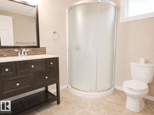 8712 162 Street Nw, Edmonton, AB - Indoor Photo Showing Bathroom