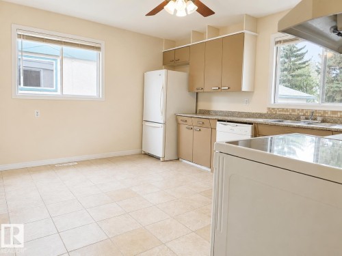 8712 162 Street Nw, Edmonton, AB - Indoor Photo Showing Kitchen