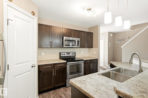 18080 89 Street Nw, Edmonton, AB - Indoor Photo Showing Kitchen With Double Sink With Upgraded Kitchen