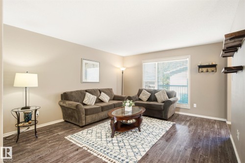 18080 89 Street Nw, Edmonton, AB - Indoor Photo Showing Living Room