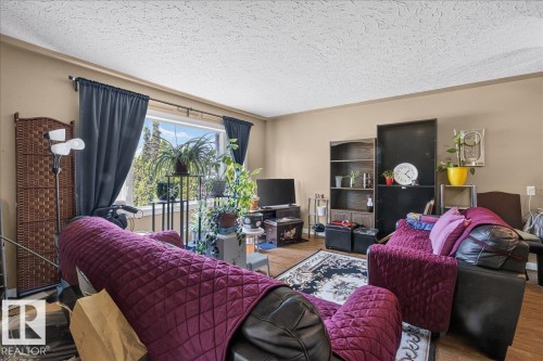 13411 101 Street Nw, Edmonton, AB - Indoor Photo Showing Living Room