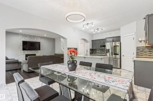 1075 Mckinney Green Nw, Edmonton, AB - Indoor