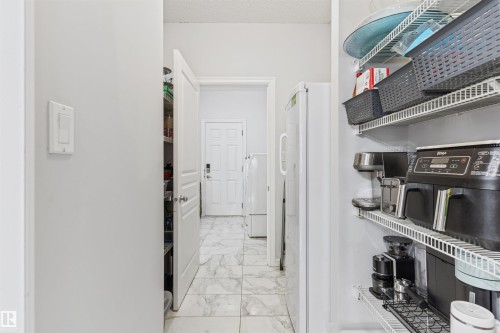 1075 Mckinney Green Nw, Edmonton, AB - Indoor