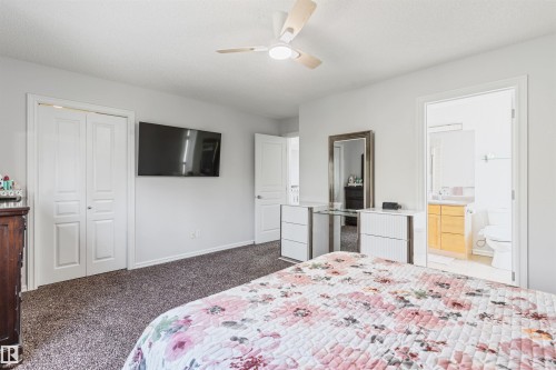 1075 Mckinney Green Nw, Edmonton, AB - Indoor Photo Showing Bedroom