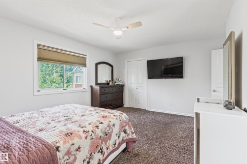 1075 Mckinney Green Nw, Edmonton, AB - Indoor Photo Showing Bedroom