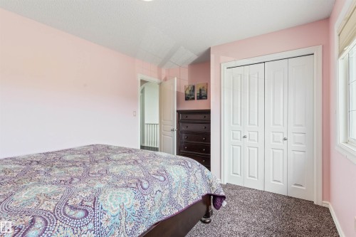 1075 Mckinney Green Nw, Edmonton, AB - Indoor Photo Showing Bedroom