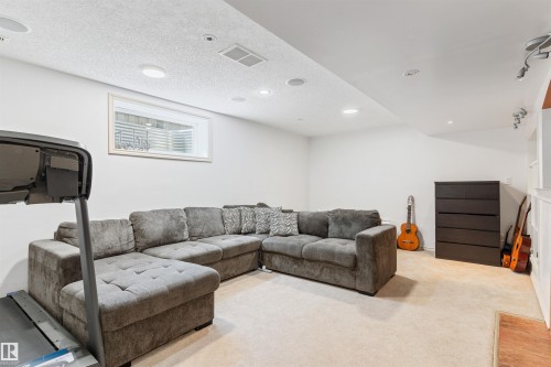 1075 Mckinney Green Nw, Edmonton, AB - Indoor