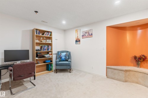 1075 Mckinney Green Nw, Edmonton, AB - Indoor