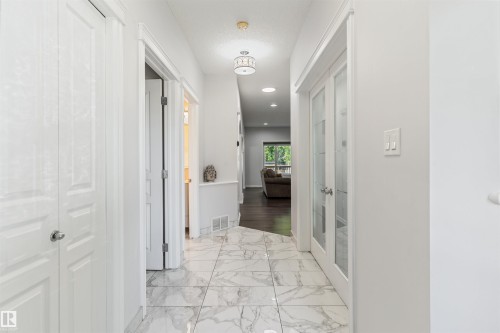 1075 Mckinney Green Nw, Edmonton, AB - Indoor Photo Showing Other Room