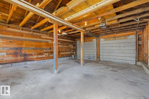 12119 95A Street Nw, Edmonton, AB - Indoor Photo Showing Garage