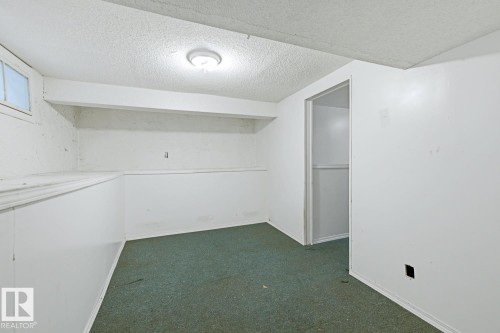 12119 95A Street Nw, Edmonton, AB - Indoor Photo Showing Other Room