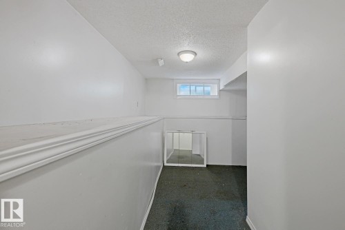 12119 95A Street Nw, Edmonton, AB - Indoor Photo Showing Other Room